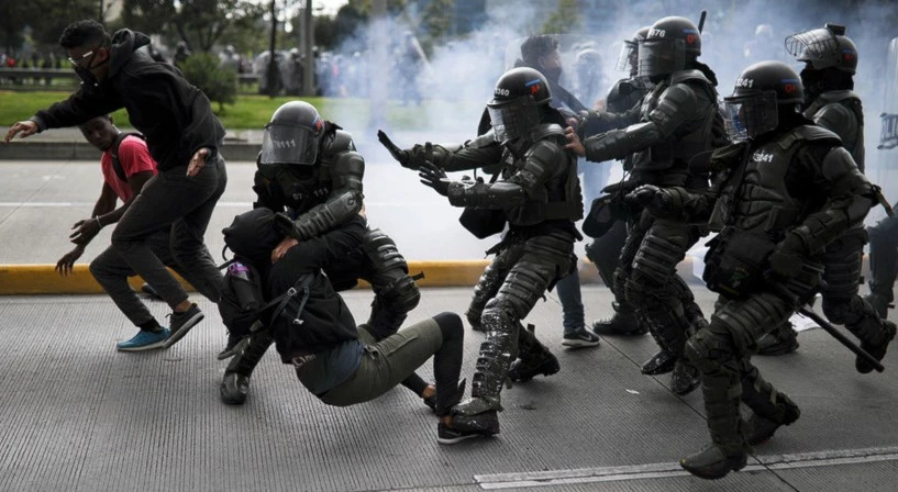 Muertos y represión durante protestas contra Iván Duque en Colombia Muertos y represión durante protestas contra Iván Duque en Colombia