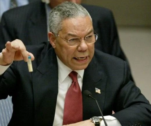 Colin Powell, el "bueno" que contribuyó a destruir un país. Colin Powell, el "bueno" que contribuyó a destruir un país.