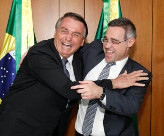 El presidente Bolsonaro en el acto de nombramiento de André Mendonça para el Supremo Tribunal Federal el 2 de diciembre de 2021. El presidente Bolsonaro en el acto de nombramiento de André Mendonça para el Supremo Tribunal Federal el 2 de diciembre de 2021.
