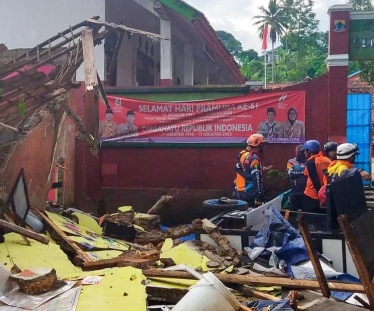 Indonesia reporta decenas de fallecidos tras sismo de magnitud 5,6. Foto: AP. Indonesia reporta decenas de fallecidos tras sismo de magnitud 5,6. Foto: AP.