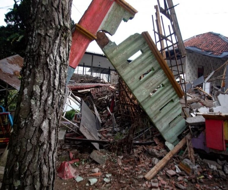 Derrumbes tras el sismo. Foto: Redes. Derrumbes tras el sismo. Foto: Redes.