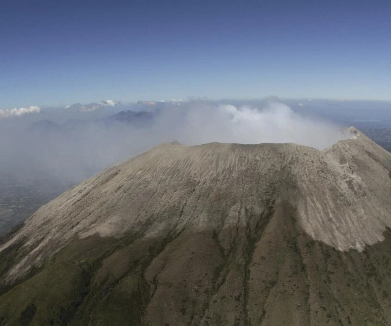 Reportan nuevas explosiones en el volcán Chaparrastique de El Salvador Reportan nuevas explosiones en el volcán Chaparrastique de El Salvador