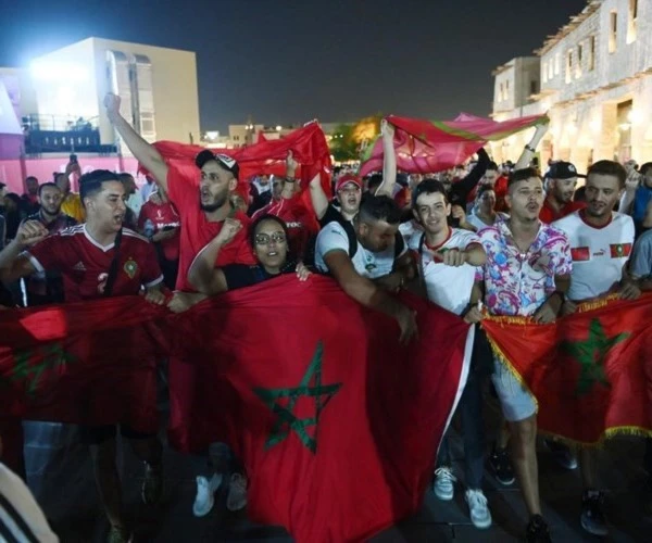 Comunidad marroquí en Bruselas celebra clasificación de la selección de su país para los octavos finales en la Copa Mundial de Fútbol. Comunidad marroquí en Bruselas celebra clasificación de la selección de su país para los octavos finales en la Copa Mundial de Fútbol.
