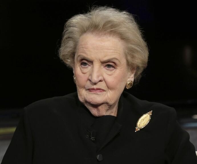 Madeleine Albright, primera mujer titular del Departamento de Estado de Estados Unidos. Madeleine Albright, primera mujer titular del Departamento de Estado de Estados Unidos.