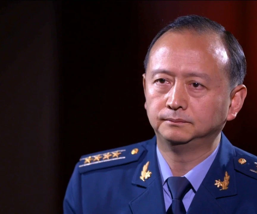 El coronel chino Zhou Bo. El coronel chino Zhou Bo.