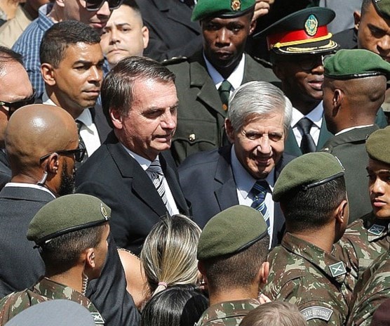 Un golpe militar en cámara lenta. Un golpe militar en cámara lenta.