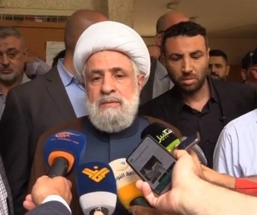 Sheikh Qassem después de emitir su voto dijo que la batalla es de opciones políticas Sheikh Qassem después de emitir su voto dijo que la batalla es de opciones políticas