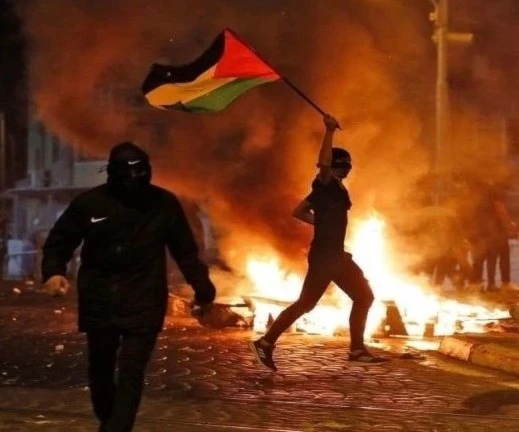 Las fuerzas de ocupación trataron de asaltar Ya'bad, pero los palestinos se enfrentaron a ellos. Las fuerzas de ocupación trataron de asaltar Ya'bad, pero los palestinos se enfrentaron a ellos.