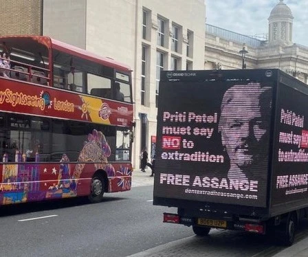 Para el poder occidental y cristiano es mucho mejor criminalizar a Assange que aceptar las culpas de genocidio, torturas y toda la miseria de las acciones militares y de gobierno de Estados Unidos y sus aliados, en especial el Reino Unido. Para el poder occidental y cristiano es mucho mejor criminalizar a Assange que aceptar las culpas de genocidio, torturas y toda la miseria de las acciones militares y de gobierno de Estados Unidos y sus aliados, en especial el Reino Unido.