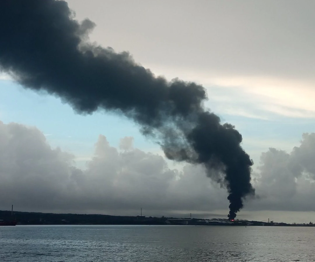 Expertos evalúan impacto ambiental por el incendio en Matanzas, Cuba. Foto tomada de ACN. Expertos evalúan impacto ambiental por el incendio en Matanzas, Cuba. Foto tomada de ACN.