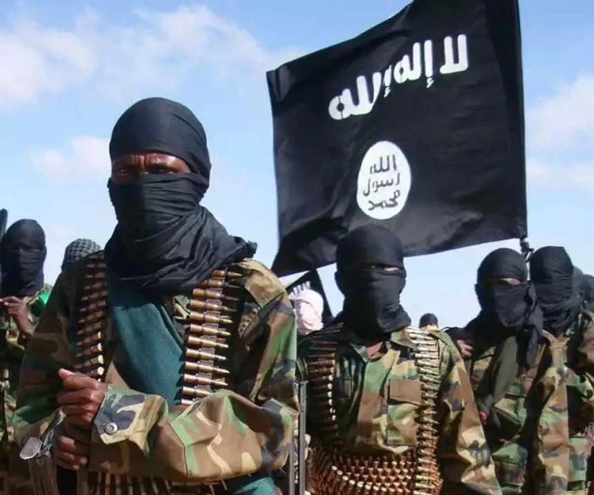 El Estado Islámico está reconstruyendo lentamente algunas capacidades centrales en Iraq y Siria y luchando cada vez más contra los gobiernos locales en lugares como Afganistán. El Estado Islámico está reconstruyendo lentamente algunas capacidades centrales en Iraq y Siria y luchando cada vez más contra los gobiernos locales en lugares como Afganistán.