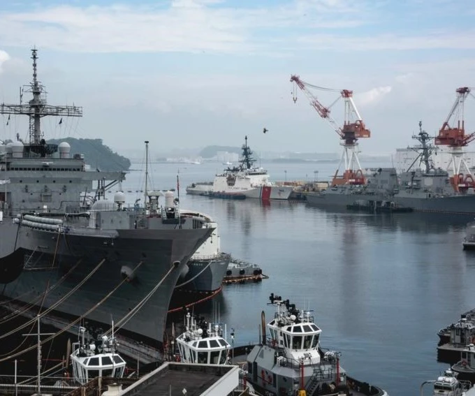 Base naval estadounidense en Yokosuka. Foto: U. S. Navy. Base naval estadounidense en Yokosuka. Foto: U. S. Navy.