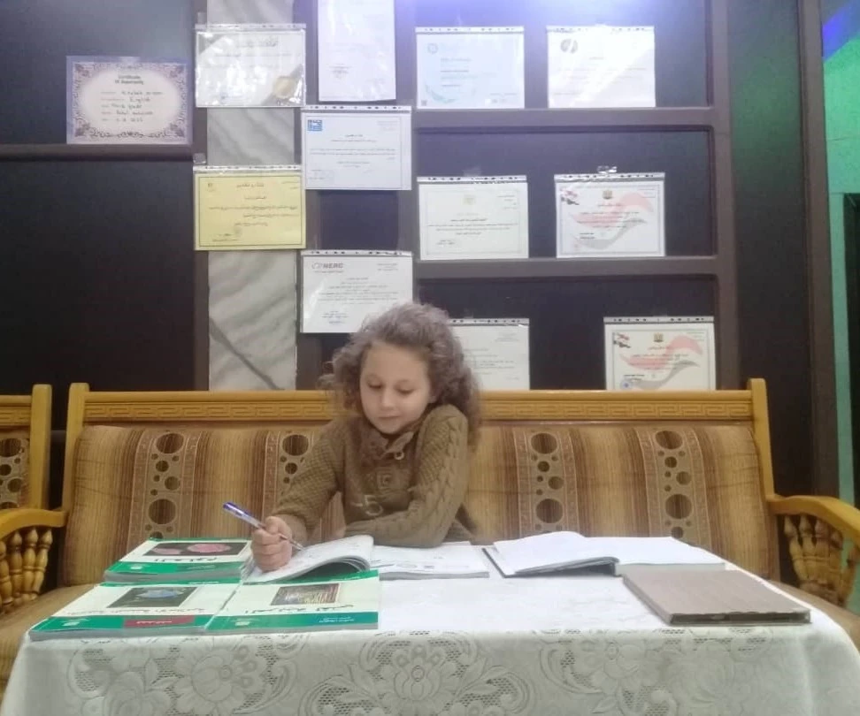 Un pequeño genio sirio crea modelos para generar electricidad Un pequeño genio sirio crea modelos para generar electricidad