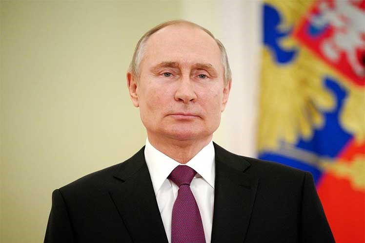 Putin: Ruta Marítima del Norte es una opción cada vez más viable