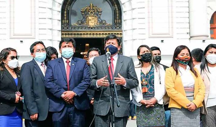 Condenan ataque de titular del parlamento a presidente de Perú