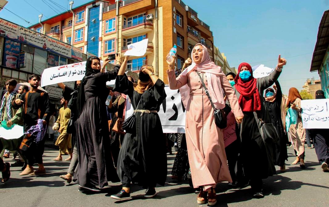Varios heridos por disparos de los talibanes en una manifestación en Kabul.