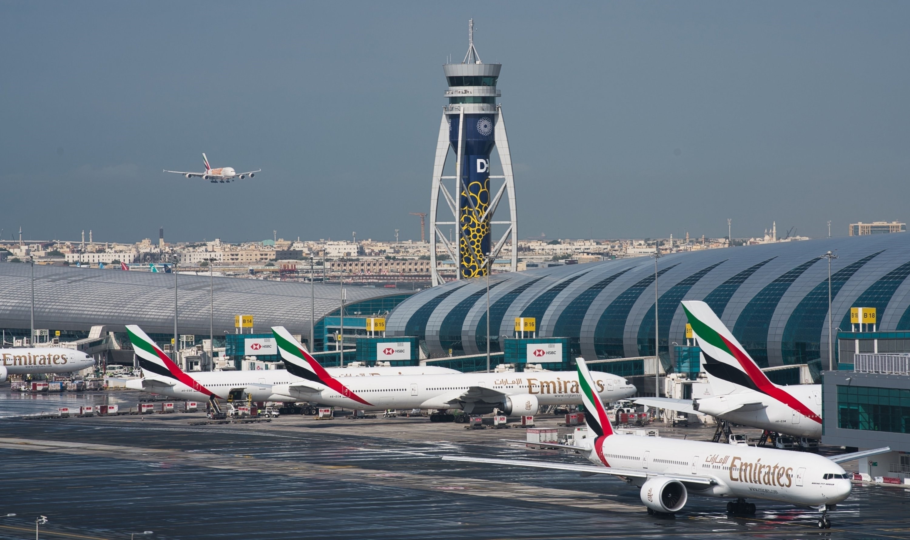 Autoridades emiratíes detienen a estadounidenses armados