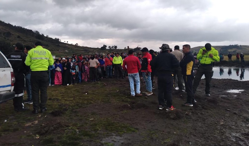 Naufragio en laguna de Ecuador deja tres muertos