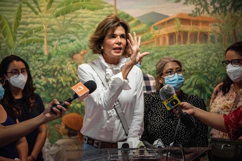 La opositora nicaragüense, Cristina Chamorro, es condenada a ochos años de prisión.