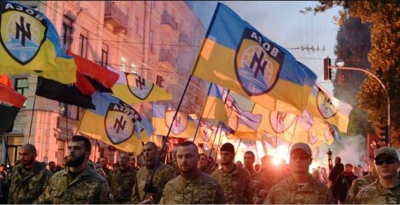 Reportera de guerra relata cómo EE.UU. financia batallones neonazis en Ucrania