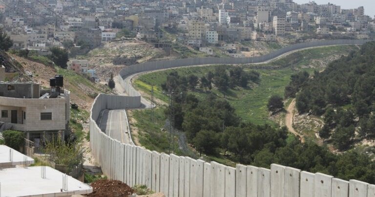 Ocupación israelí de los territorios palestinos desde hace 55 años es apartheid.