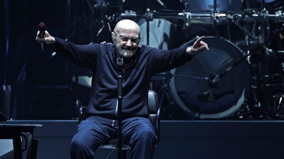 Phil Collins se despide de los fans en su último concierto