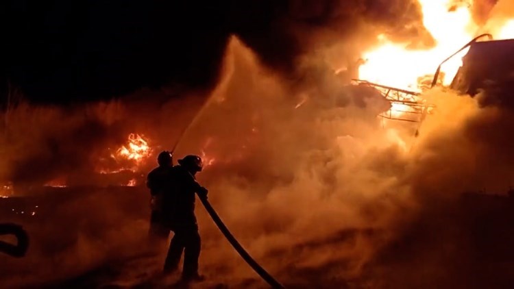 Defensa rusa destruye gran base de combustible y fábrica militar cerca de Lvov