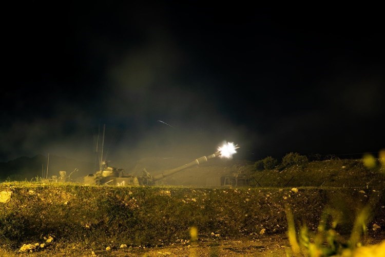 Fuerzas israelíes bombardean el sur del Líbano. 