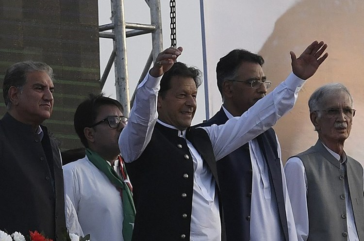Disueltos el gobierno y el parlamento de Pakistán