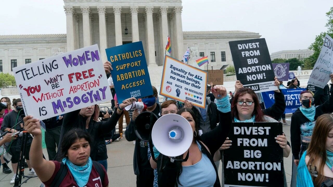 El fallo de la Corte Suprema sobre la revocación del derecho al aborto expone la hipocresía del sistema estadounidense