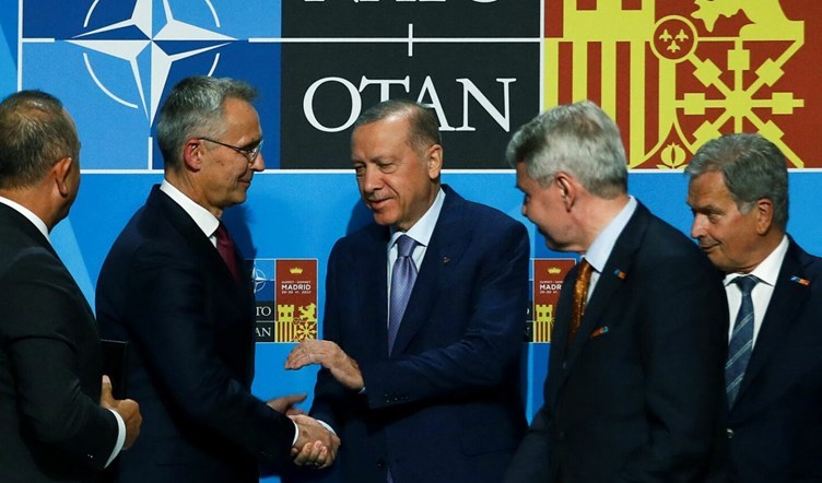 El mandatario turco levantó su veto y las dos naciones europeas ya están en la OTAN. 