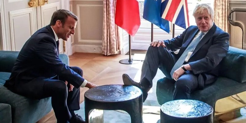Los últimos disparates de Macron y Johnson.