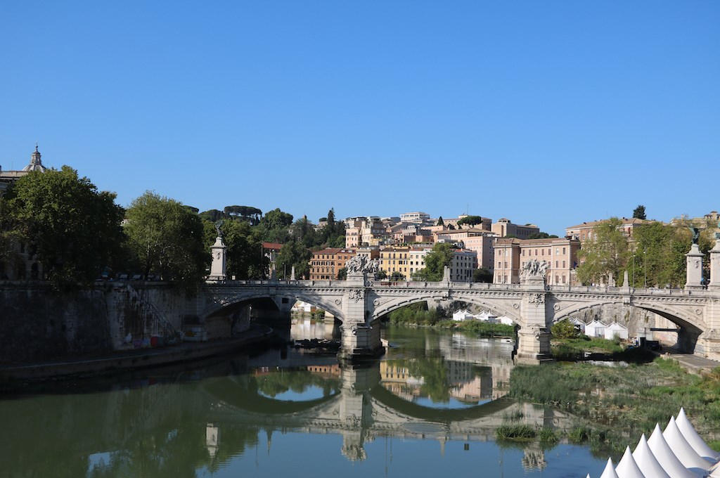 Ponte Vittorio Emanuele II y Ciudad del Vaticano en Roma, Italia. Foto tomada de National Geographic.
