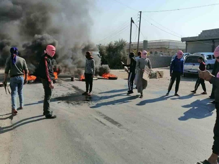 Reportan manifestaciones en Deir ez-Zor contra los ataques de fuerzas mercenarias sirias.