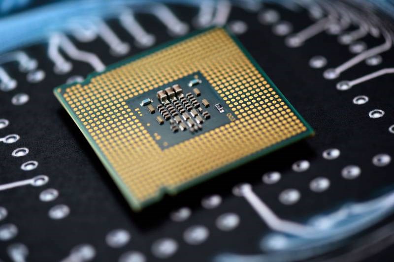 Estados Unidos prohíbe las ventas de chips a China y Rusia