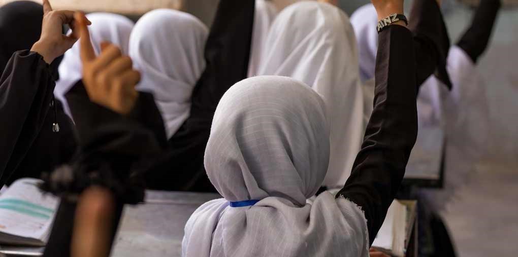 Afganos apoyan reapertura de escuelas 