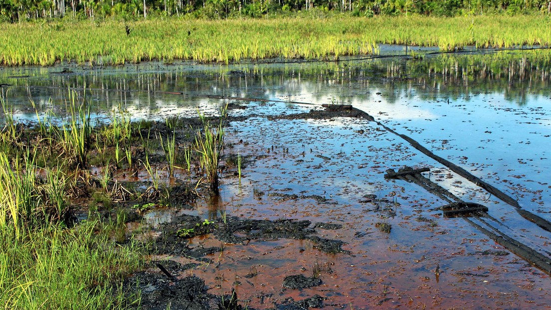 Derrame en el río Marañón de la Amazonía peruana. Foto: AFP.