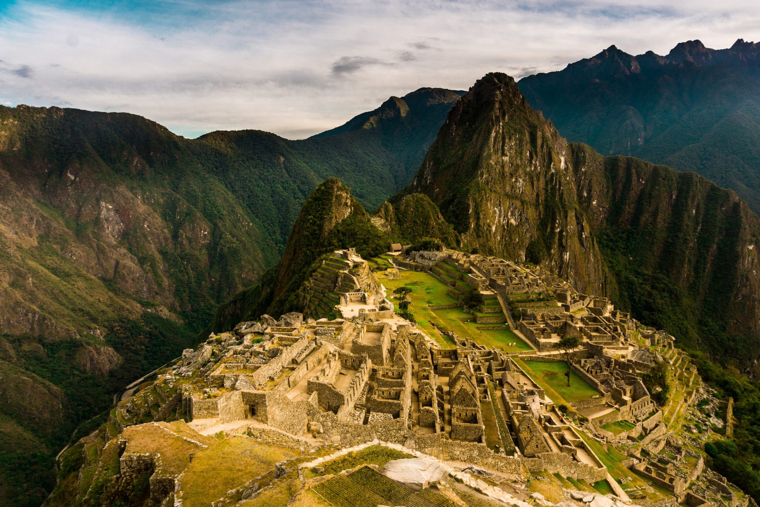 Evacúan a turistas de Machu Picchu tras cierres en vías férreas. Foto: GettyImages.