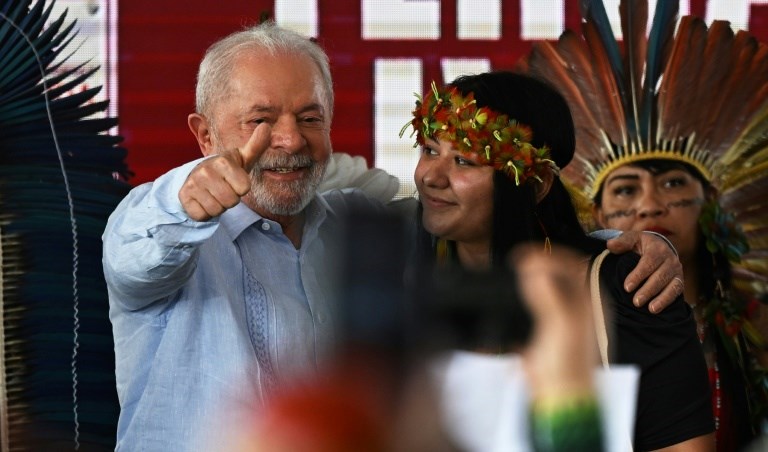 Lula da Silva decreta seis nuevas reservas originarias en Brasil. Foto: AFP.