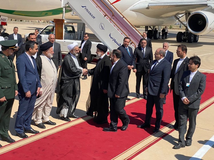 Raisi arriba al aeropuerto de Damasco, Siria.