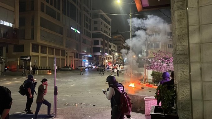 Enfrentamientos violentos en diferentes lugares de Nablus.