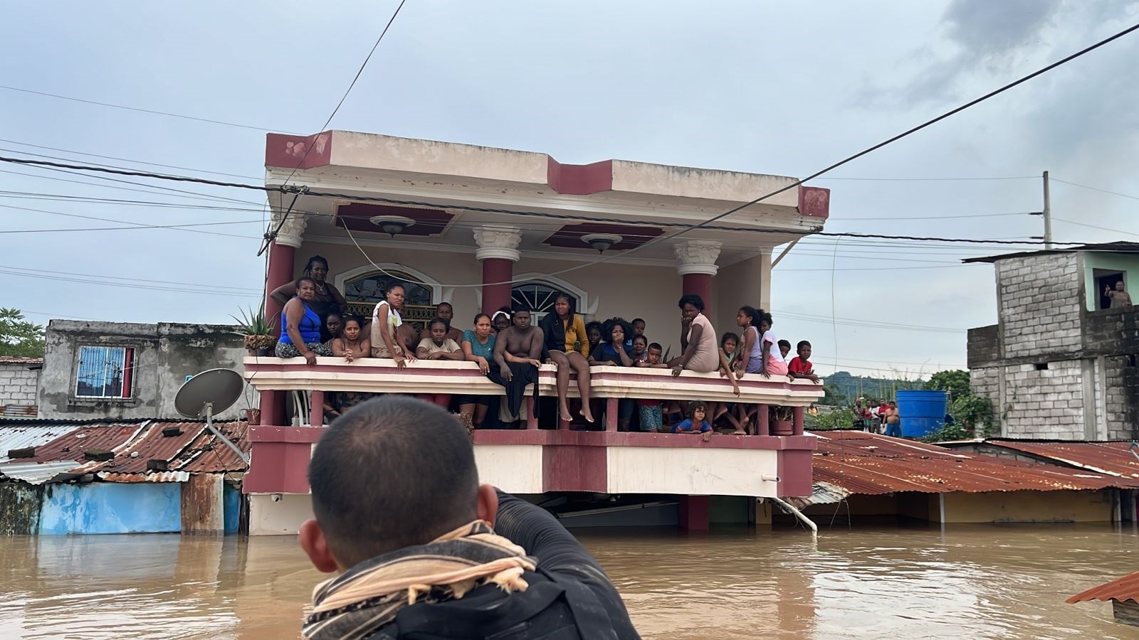 Seis ríos crecidos inundan provincia del norte de Ecuador