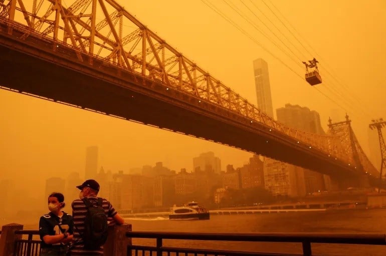Alertan en EE.UU. sobre permanencia de neblina cargada de humo. Foto: Reuters.